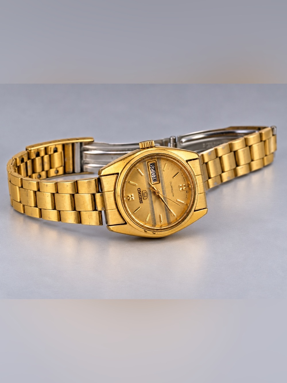 Vintage Seiko 5 Automatic Day Date Gold Tone Watch tested